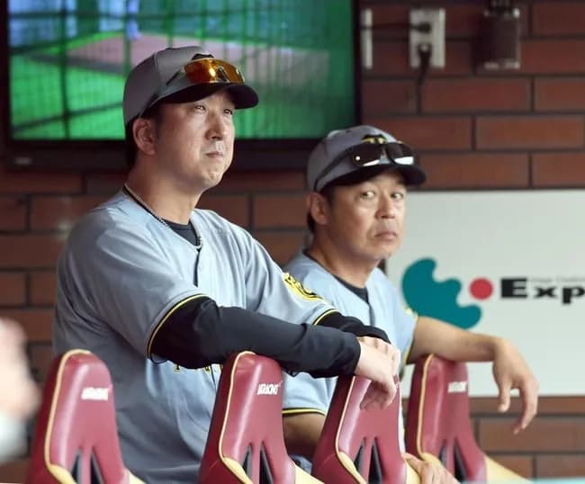 阪神　藤川監督「そこは自分の責任」　本塁打確信で走らず　フェン直でシングルヒットとなった佐藤輝明の走塁に