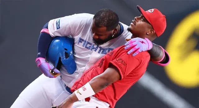 カープモンテロ×レイエス、試合中にイチャつくｗｗｙｗ