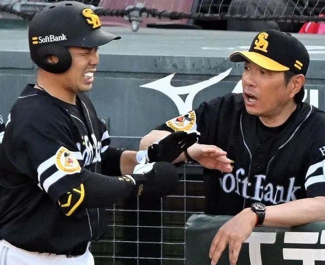 ソフトバンク近藤健介は左かかと痛