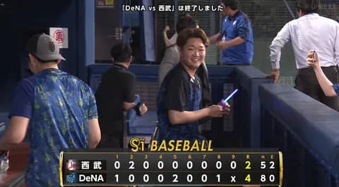 DeNA石田裕太郎、試合後のアイドルライブを全力で楽しむ(*^◯^*)