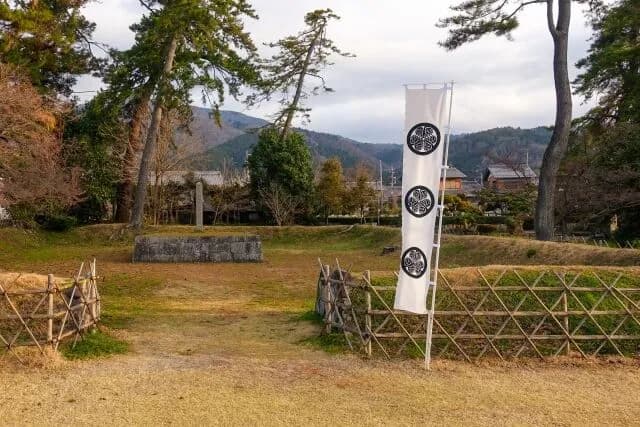 応仁の乱(11年続いた)、関ヶ原の戦い(1日で決着)