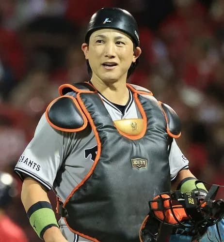 巨人・小林誠司が「8番・捕手」で今季初スタメン出場 コールにファン大歓声!