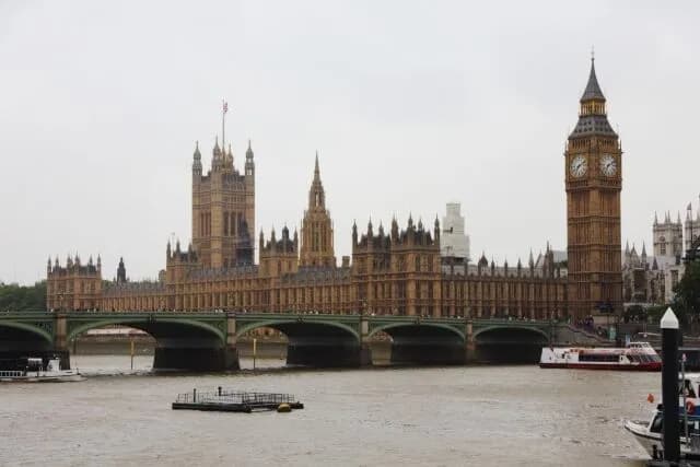 英下院、「安楽死」容認法案を可決　賛成314票、反対291票