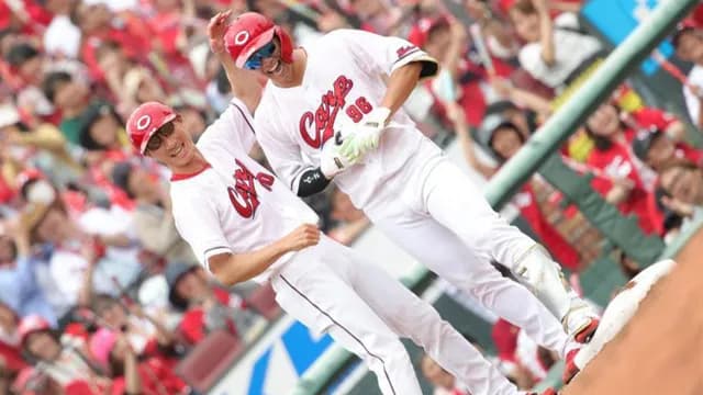 カープ中村奨成、走者一掃の代打逆転3点タイムリーツーベース！森翔平の代打→初球打ちで起死回生打！！