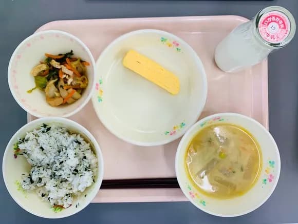 【悲報】日本の学校給食、悲惨なことになってしまうｗｗｗｗｗｗｗ