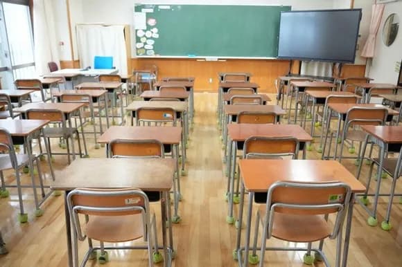 【絶望】教育現場の闇、盗撮グループの中心が教師たちだった・・・・・