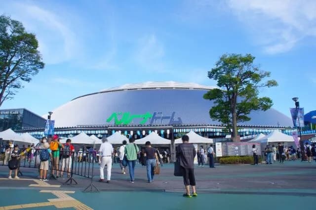 【悲報】ベルーナドーム「暑いです、サウナです、雨で濡れます、暑いです」←こいつのいいところ