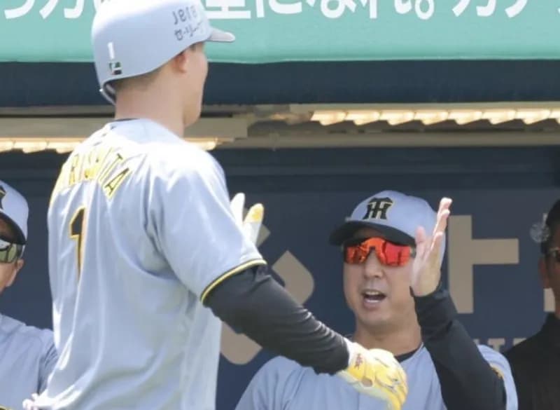 1回裏のオスナ牽制でセーフ→大山だけがアウトと確信→リクエストでアウトに覆るwwwwwwwwwwww