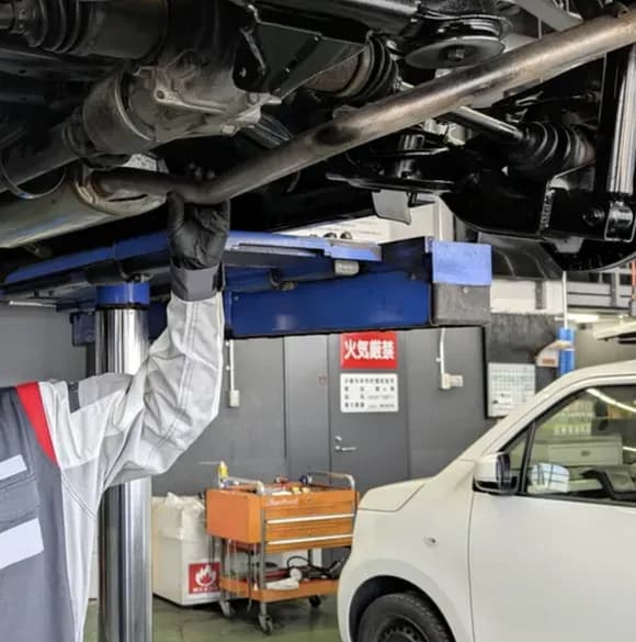 【悲報】自動車整備士の人手不足、限界突破業界「普通科卒でも外人でもいいから来て!!」ｗｗｗｗｗｗ
