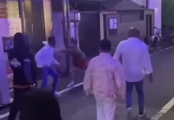 【動画】トー横の主のはずのトー横キッズさん、不良外国人に囲まれてしまうｗｗｗｗｗｗｗ