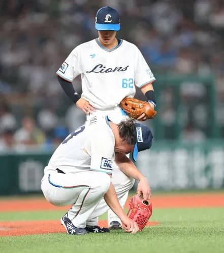 西武今井が熱中症らしいけど何で野球って頑なに半ズボン履かないの？