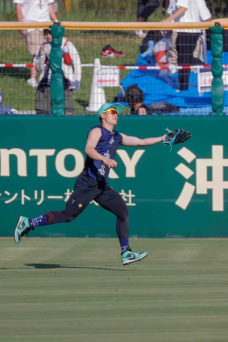 昨日途中交代の西川龍馬、左足首負傷で登録抹消…同じく途中交代の大城はベンチ入り