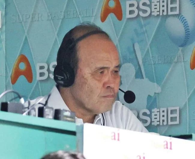 阪神　岡田彰布顧問が「バスターいけっ！」マイクに向かって指揮官さながらの声　大竹の打席で巨人の守備陣形を分析「バントより可能性が」