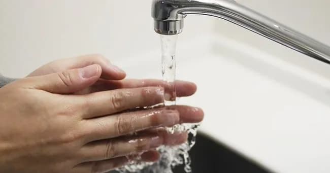 日本「水道管が老朽化でもう限界です　更新のために8割値上げ必要です…」