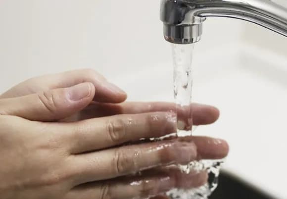 【悲報】財務省「水道管の更新しようとしたら水道料金2倍にしなきゃ無理だわ・・・・」