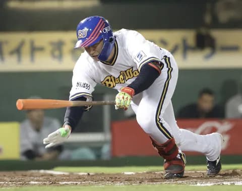 紅林弘太郎までも…６回の打席で左すね付近に死球受け途中交代