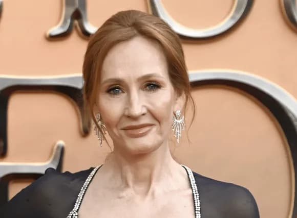 【悲報】三大イニシャルしか知らない有名人「C.W.ニコル」「J.K.ローリング」あと一人は？ｗｗｗｗｗ