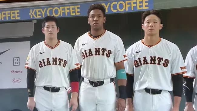 広島東洋カープの国歌斉唱時の態度ｗｗｗｗｗ