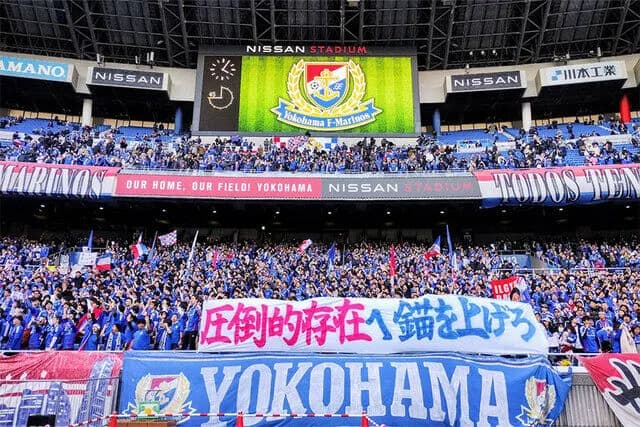 【サッカー】横浜FMサポーター、ニッパツ三ツ沢で発煙筒焚いてしまう