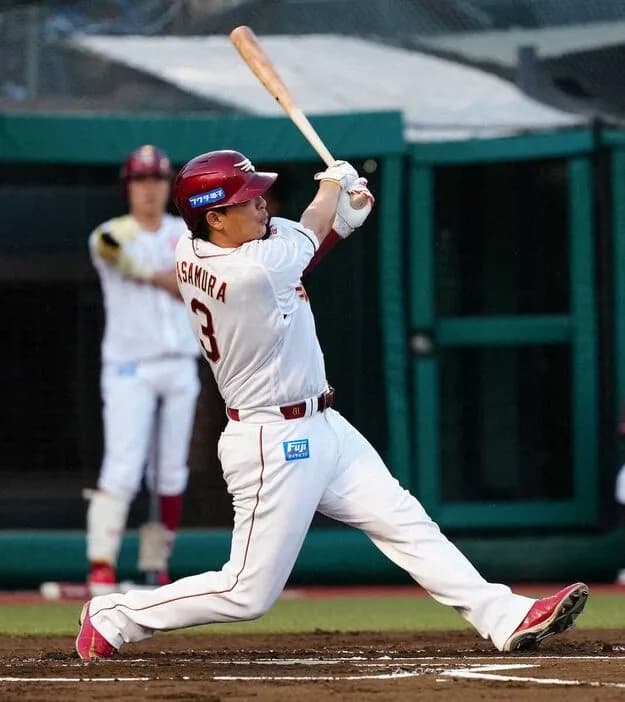 34歳の楽天・浅村栄斗　11年ぶり抹消　西武時代14年6月以来　2000安打達成も状態上がらず