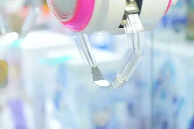 クレーンゲーム「何回もお金入れないと、アーム固くなりません」←これ、詐欺では？