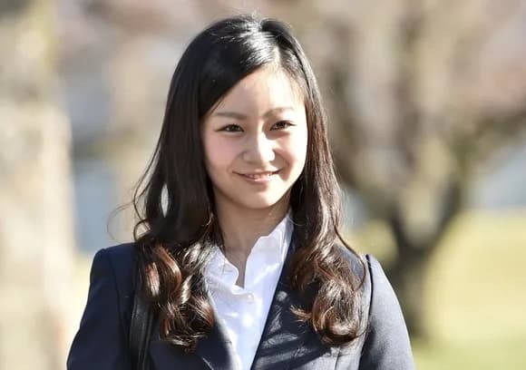 【悲報】宮内庁、遂にキレた！「画像生成AIで佳子さまの水着姿画像を生成するのは許さん」