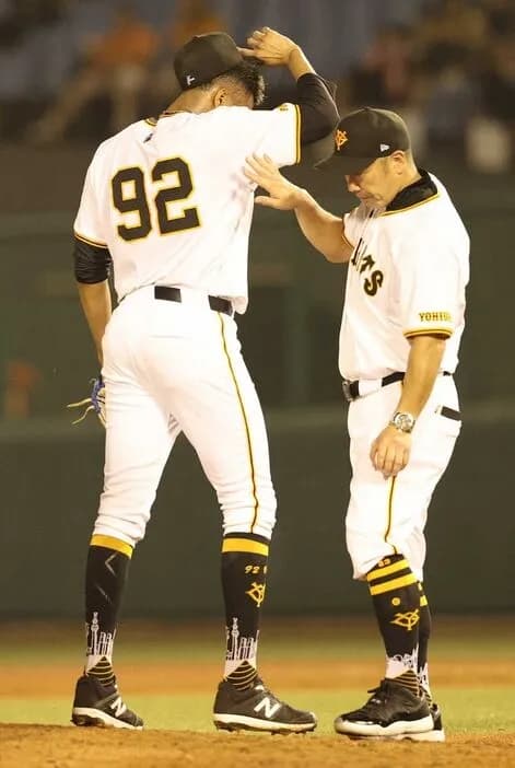 昨日は丸坂本甲斐がノーヒットなのにホームランで貴重な追加点打った泉口が監督の槍玉に上がる謎