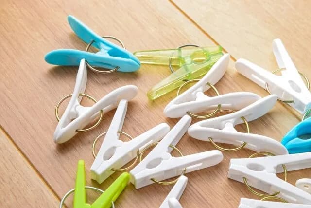 洗濯物干そうと思って洗濯バサミが割れた時のイラつき