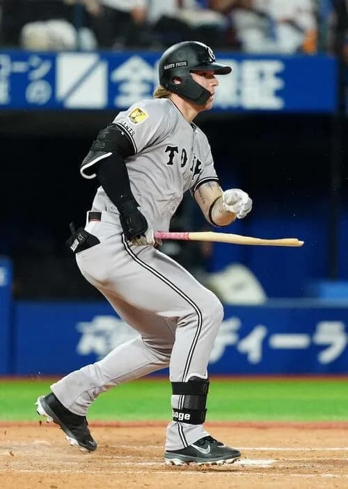 巨人・キャベッジ　体調不良で途中交代　試合中に帰宅