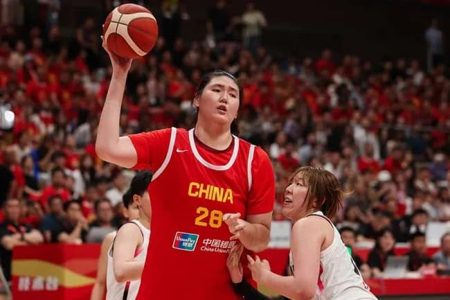 【動画】バスケ、やっぱり欠陥スポーツだった。身長226cmにボールを渡したら確実に点が取れる無双状態