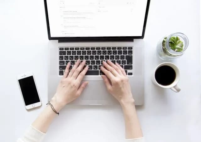 在宅勤務民きてや　何か食べながらしてる？飲み物は？