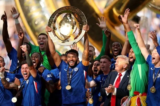 トランプ大統領、優勝チームと一緒にセレブレーションしてしまうw