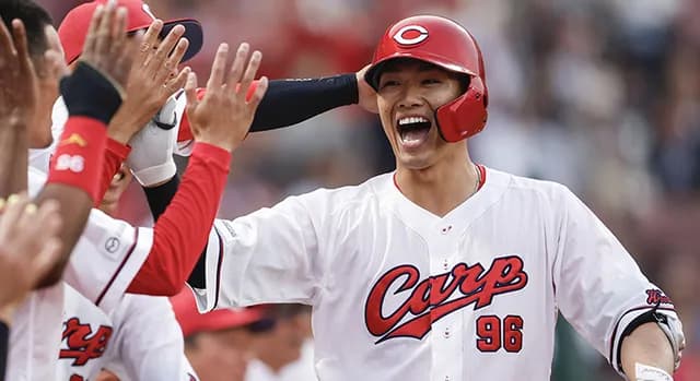 カープ中村奨成、床田を救うダイビングキャッチ！解説ノムケンも唸るスーパープレー！！