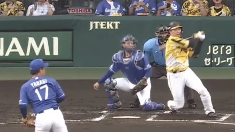 大山悠輔さん、トンデモないクソボールを空振り→先制タイムリーヒットwwwwwww