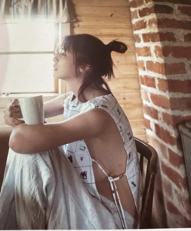 【悲報】長濱ねる、タトゥーが発見されファンの弱者男性達が発狂中。どーすんのこれ