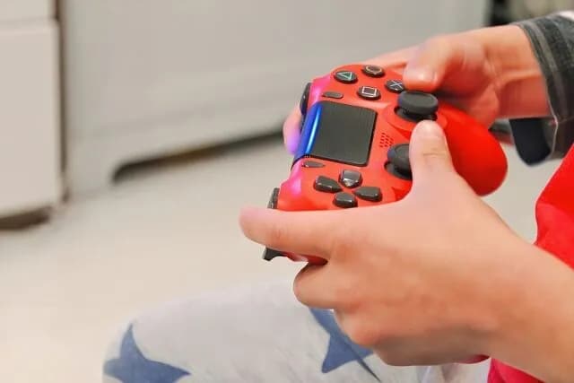 ゲームコントローラーの振動をうまく利用してるゲーム←何が思いついた？