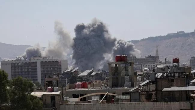 イスラエル、シリア首都など空爆