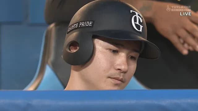 【怖っ…】 阿部監督、バント失敗の泉口を懲罰交代……