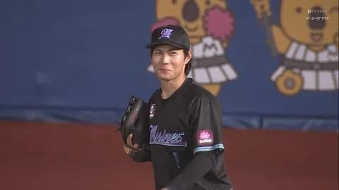 藤原、アウトカウント間違えてスタンドに投げ込み可愛い笑顔