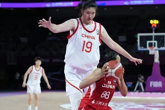 【画像】女子バスケ中国代表に身長220cm超えの選手現るｗｗｗｗｗｗｗｗｗｗｗｗｗｗｗ