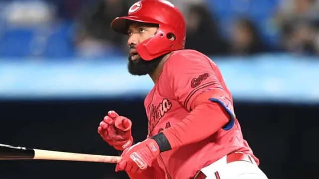 カープファビアン、33打席ぶりのヒットが先制タイムリー！ヤクルトランバートから先制打！