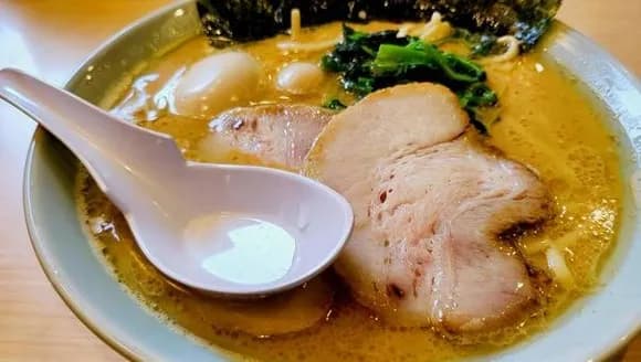 【悲報】家系ラーメンを「全部普通」で頼んでる奴、大抵つまんない奴ｗｗｗｗｗｗｗｗｗｗｗｗｗｗｗｗ