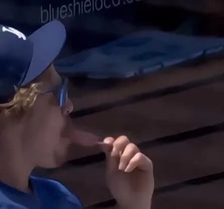 試合中にアイスを食う野球とかいうレジャーｗｗｗｗｗｗｗｗｗｗｗｗｗｗｗ