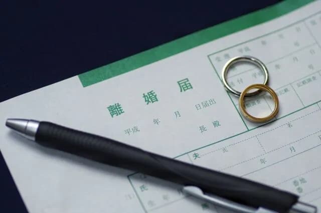 【朗報】高校からの彼女と結婚した同僚、離婚