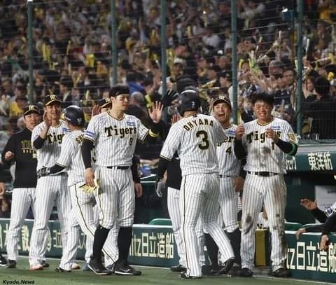 【野球】プロ野球、12球団の前半戦入場者数を発表！　阪神が入場者数184万3775人でトップ…日本ハムは前年比11.2％のプラス