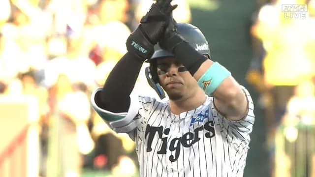 佐藤輝明、暫定”三冠王”に