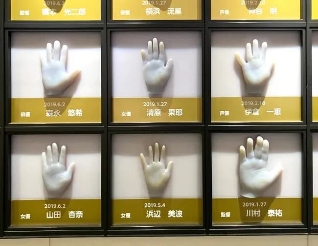 【画像】浜辺美波ちゃんの指、細すぎる