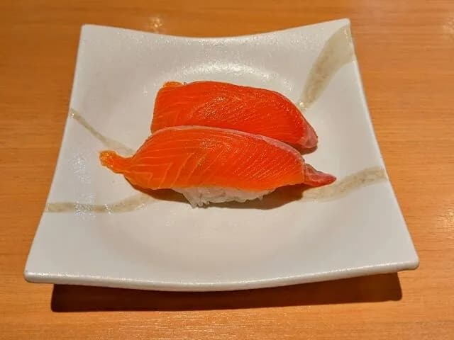 サーモンって魚で圧倒的に美味いと思うんやが何で硬派な寿司屋にはないんや