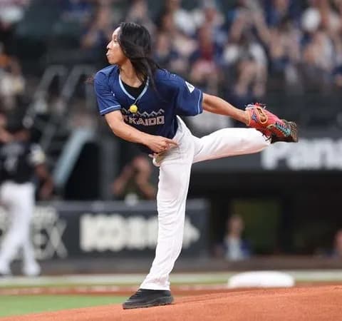 【日本ハム】ピッコロ大魔王が登場、森本コーチとのコラボにスタンド爆笑　トム・ブラウン始球式