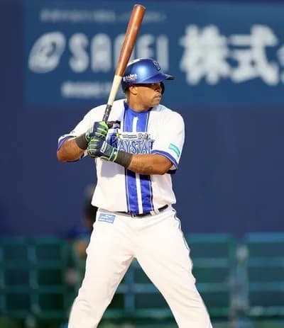 【DeNA】 佐野、フォード、ビシエドの同時起用が課題なんだが